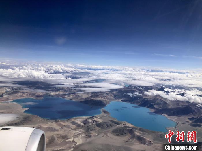 西藏阿里到拉薩航班途經(jīng)的高原湖泊?！?lt;a target='_blank' href='/'><p  align=