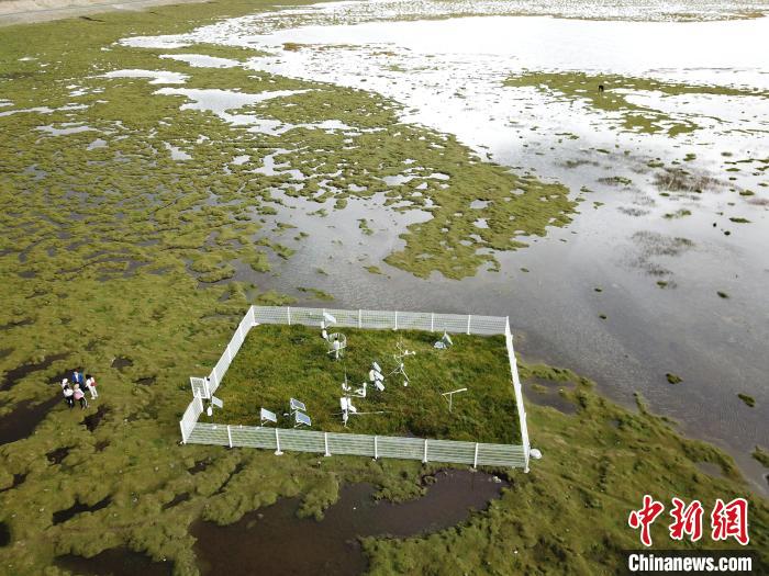 圖為玉樹隆寶高寒濕地生態(tài)氣象試驗站?！∏嗪Ｊ庀缶?供圖