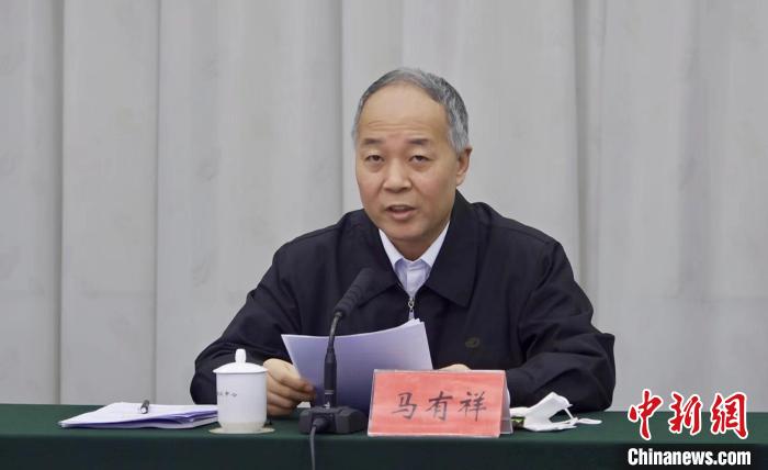 圖為農(nóng)業(yè)農(nóng)村部副部長馬有祥在部省共同打造青海綠色有機農(nóng)畜產(chǎn)品輸出地推進會議上講話。　李江寧 攝