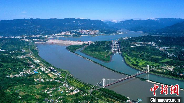 2022年夏季三峽工程為中下游補(bǔ)水。(資料圖) 湯偉 攝