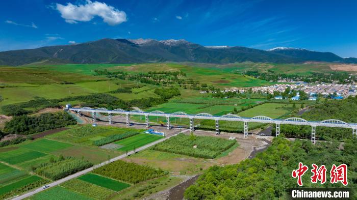 圖為引大濟湟西干渠的渡槽。(資料圖) 青海省水利廳 供圖