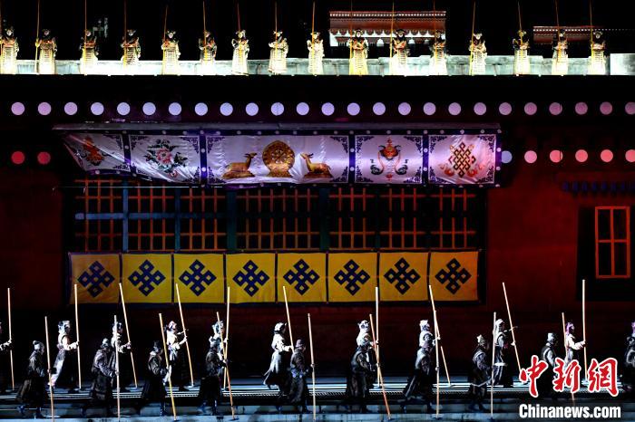 3月17日，西藏拉薩，《文成公主》大型史詩(shī)劇演出現(xiàn)場(chǎng)?！±盍?攝