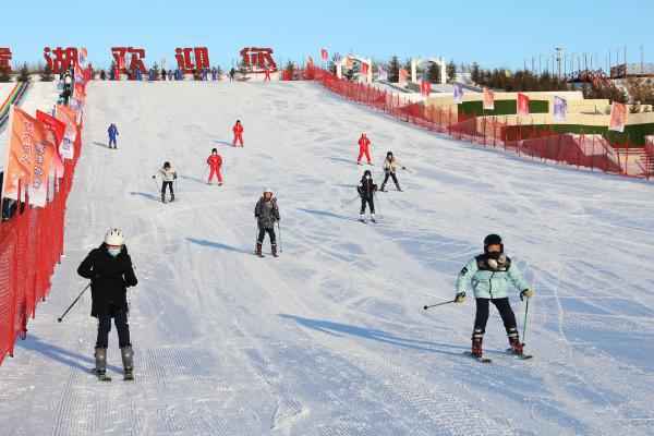 走進(jìn)雪場 感受冰雪運動的魅力