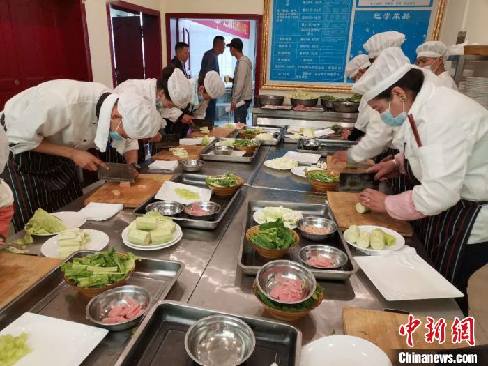 拉薩聚焦高校畢業(yè)生、農(nóng)牧民就業(yè)任務(wù)指標(biāo)均超額完成