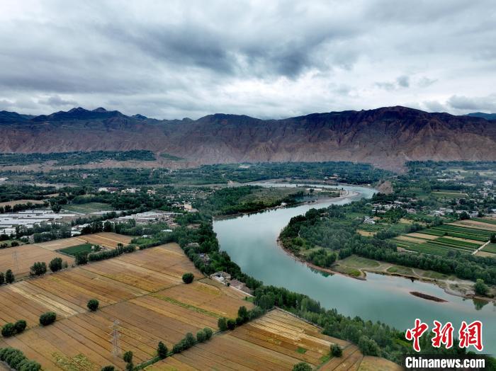 圖為黃河岸畔景色。(資料圖) 李玉峰 攝