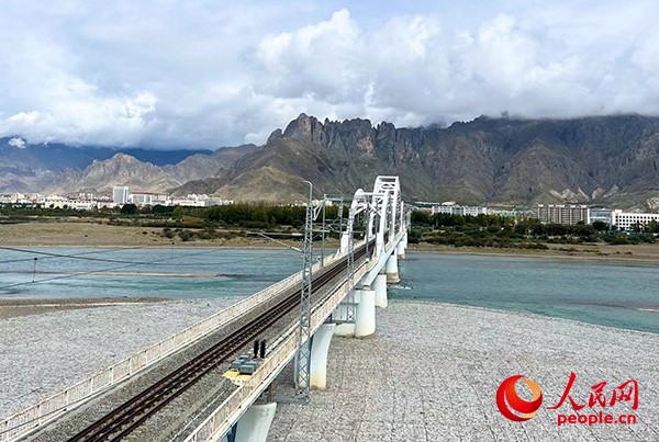拉薩河特大橋。張敏穎 攝