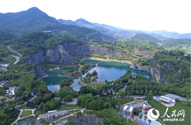 由廢棄礦山改建成的銅鑼山礦山公園。人民網(wǎng)記者 劉祎攝