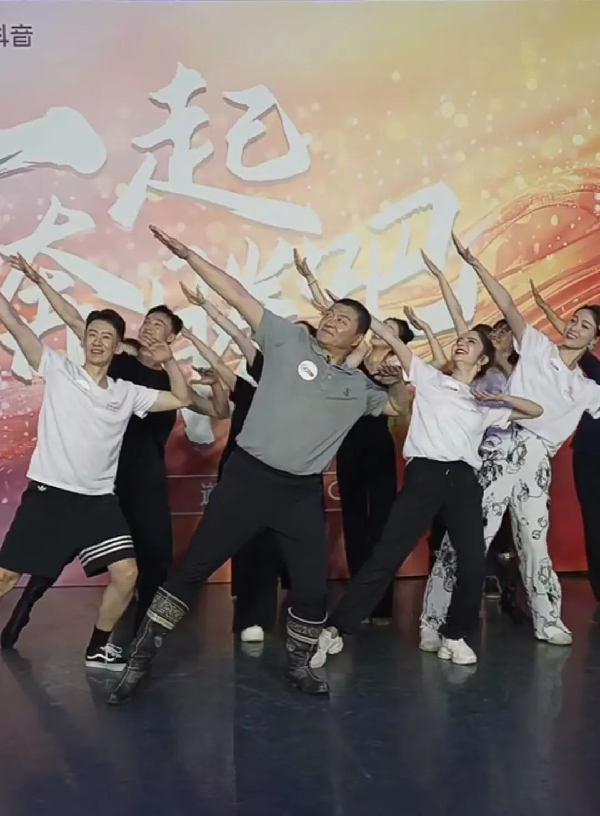 講好中華民族共同體故事，讓網(wǎng)絡(luò)“連心”更“聚心”