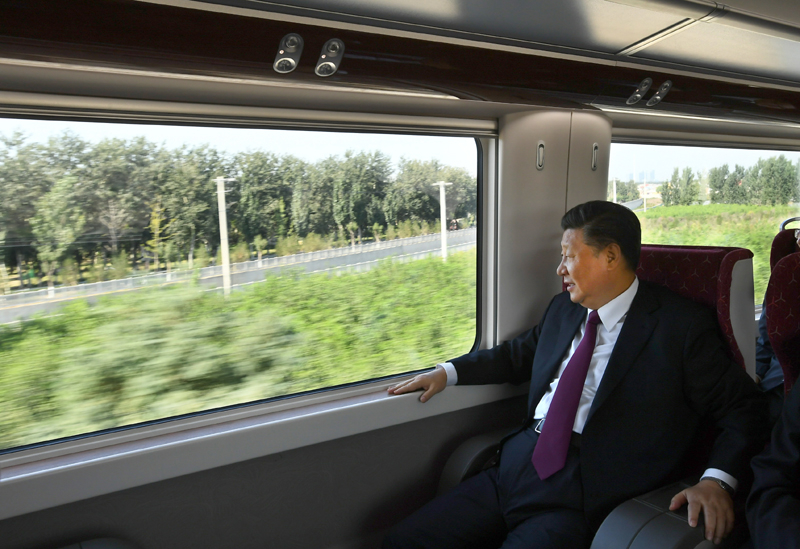 2019年9月25日，習(xí)近平總書記乘坐軌道列車前往北京大興國際機(jī)場。