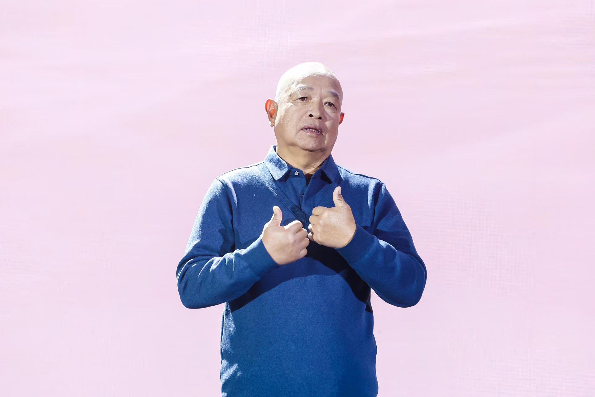 “山東好人”、煙臺(tái)市無(wú)聲洗車場(chǎng)經(jīng)理柳興濤。人民視頻供圖。