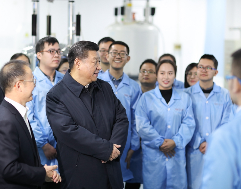 2019年1月17日，習(xí)近平在天津南開大學(xué)元素有機(jī)化學(xué)國(guó)家重點(diǎn)實(shí)驗(yàn)室同師生親切交流。