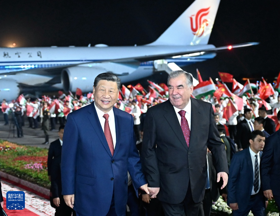 習(xí)近平抵達(dá)杜尚別開(kāi)始對(duì)塔吉克斯坦進(jìn)行國(guó)事訪(fǎng)問(wèn)