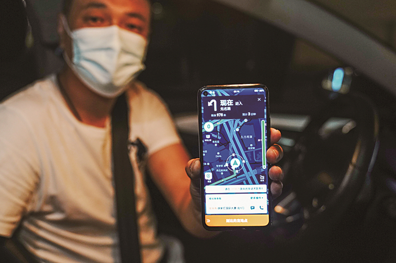 2022年6月1日凌晨，網(wǎng)約車司機(jī)黃興展示他當(dāng)天接到的第一單。