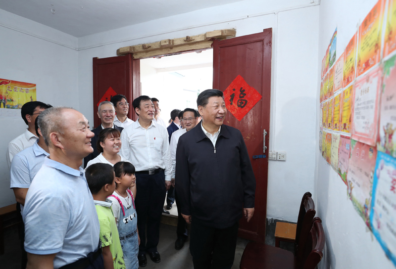 2019年5月20日，習(xí)近平總書記在江西省贛州市于都縣梓山鎮(zhèn)潭頭村看望村民孫觀發(fā)一家人。