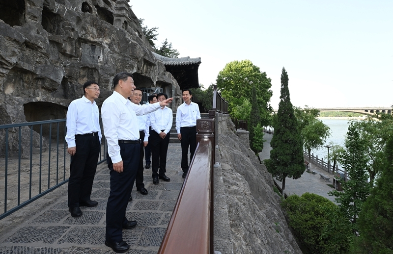 2025年5月19日至20日，中共中央總書記、國家主席、中央軍委主席習(xí)近平在河南考察。這是19日下午，習(xí)近平在洛陽龍門石窟考察。新華社記者 謝環(huán)馳 攝