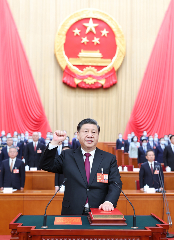 2023年3月10日，習近平進行憲法宣誓。