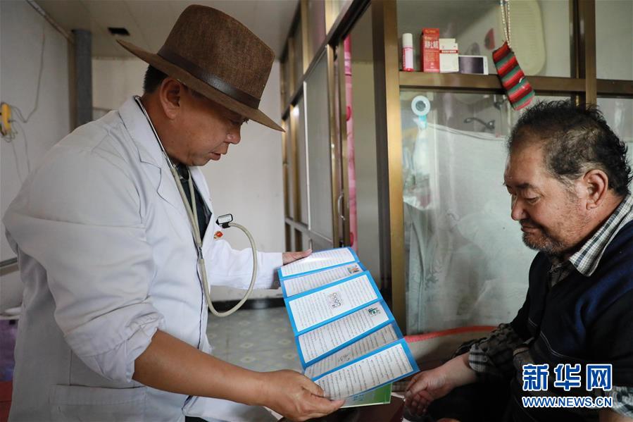 (圖文互動)(1)村醫(yī)斗拉加的堅守