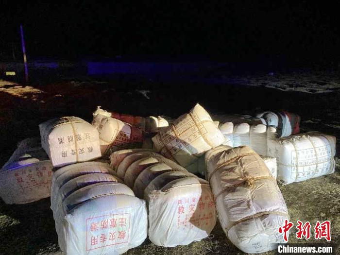 四川石渠地震:電網運行正常第一批救援物資運抵震區(qū)