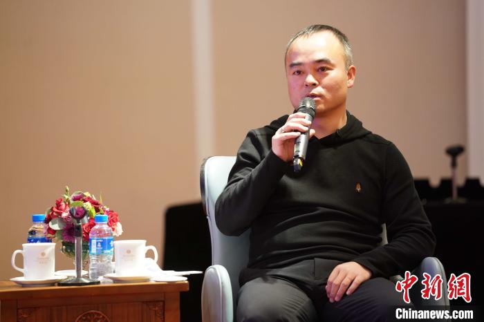 圖為<a target='_blank' >中新社</a>青海分社社長胡鐘藝就加強(qiáng)瀾湄流域新聞報道發(fā)表觀點。　蘇丹 攝