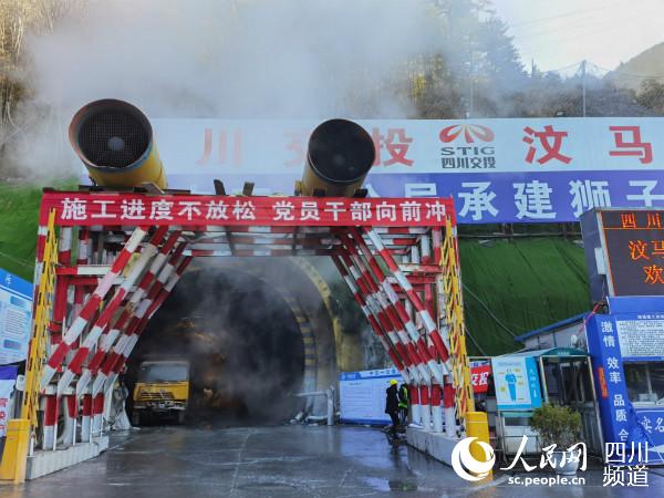獅子坪隧道口。郭瑩 攝
