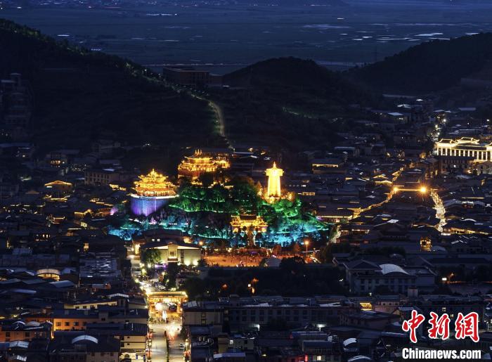圖為滇藏茶馬古道重鎮(zhèn)獨克宗古城已成為知名旅游景點?！『蜁匝?攝