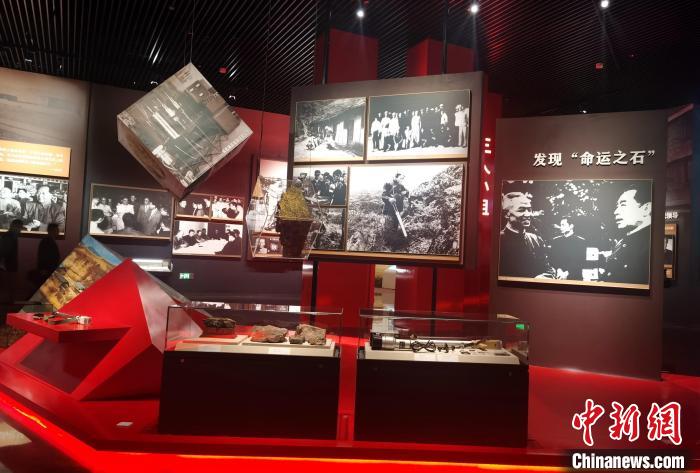 圖為紀(jì)念館內(nèi)部一角?！《∮衩?攝