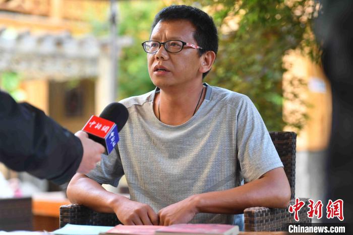 圖為和澗秋接受記者采訪。　劉冉陽 攝