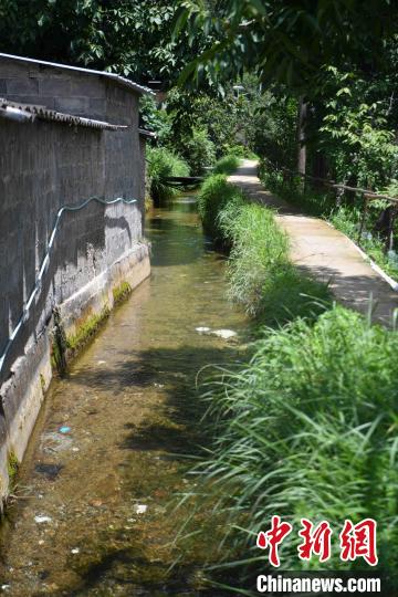 圖為至今仍在流淌的楚援溝。　劉冉陽 攝
