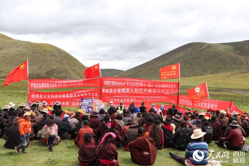 草地上宣講。巴登攝