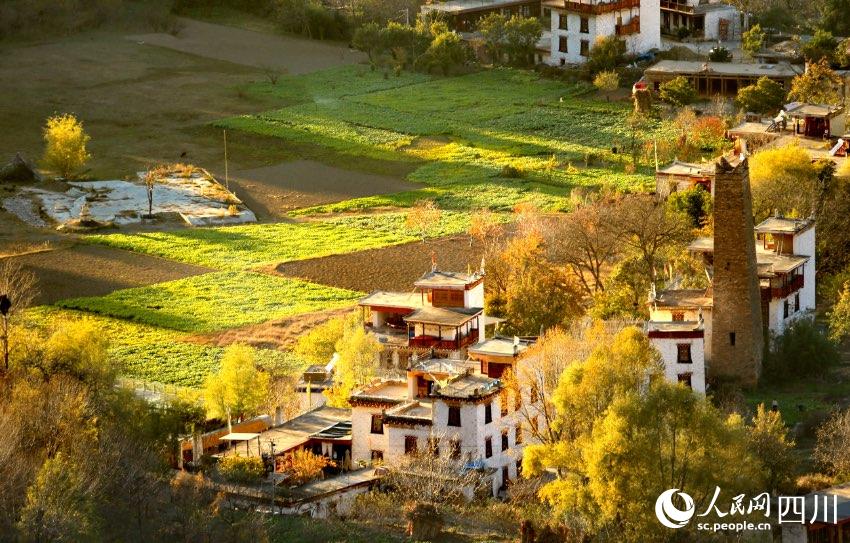 丹巴美景。李永安攝