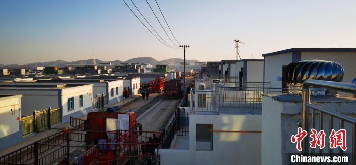 圖為蘭州新區(qū)移民安置區(qū)。　魏建軍 攝