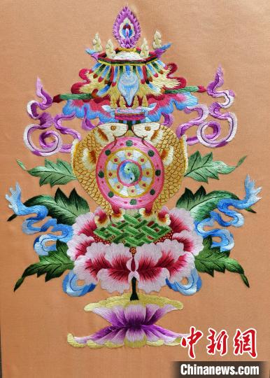 圖為藏繡作品?！∑钤鲚?攝