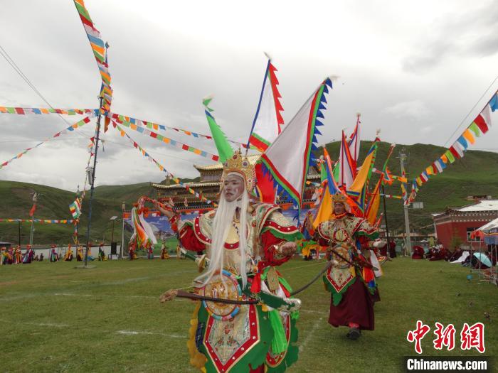 圖為演員進(jìn)行表演?！“喱斂h文體旅游廣電局 供圖