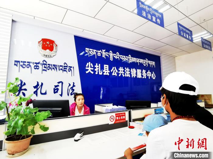 （人民幸福生活）探訪青海尖扎法律援助中心：應援盡援，給弱勢群體筑法律后盾