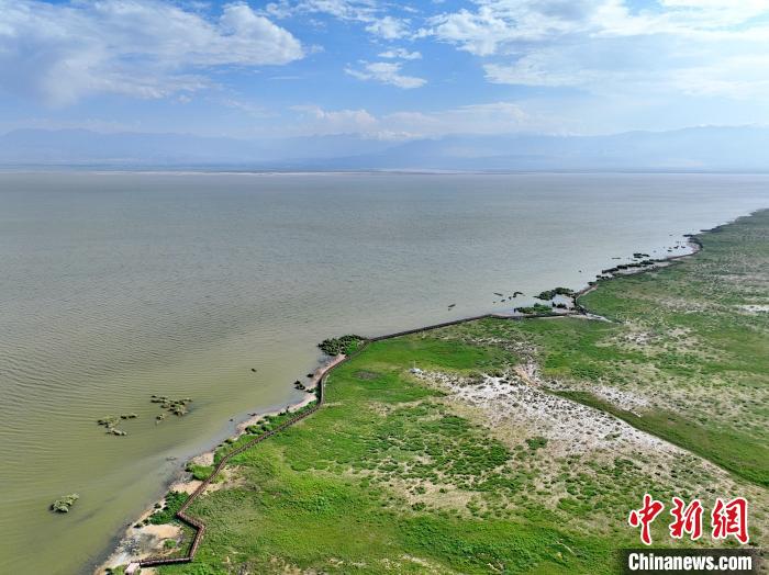 圖為航拍都蘭湖國(guó)家濕地公園?！∑钤鲚?攝