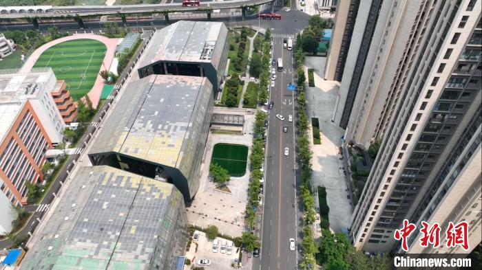 匯泉路社區(qū)一角?！「呒午?攝