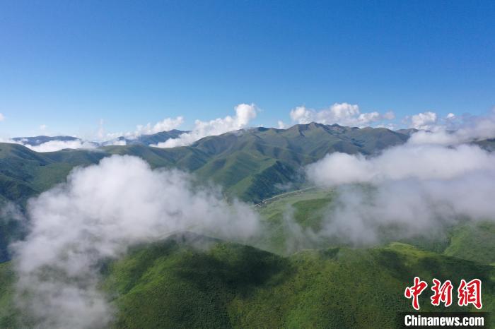 航拍賽來塘鎮(zhèn)山間云霧繚繞?！●R銘言 攝