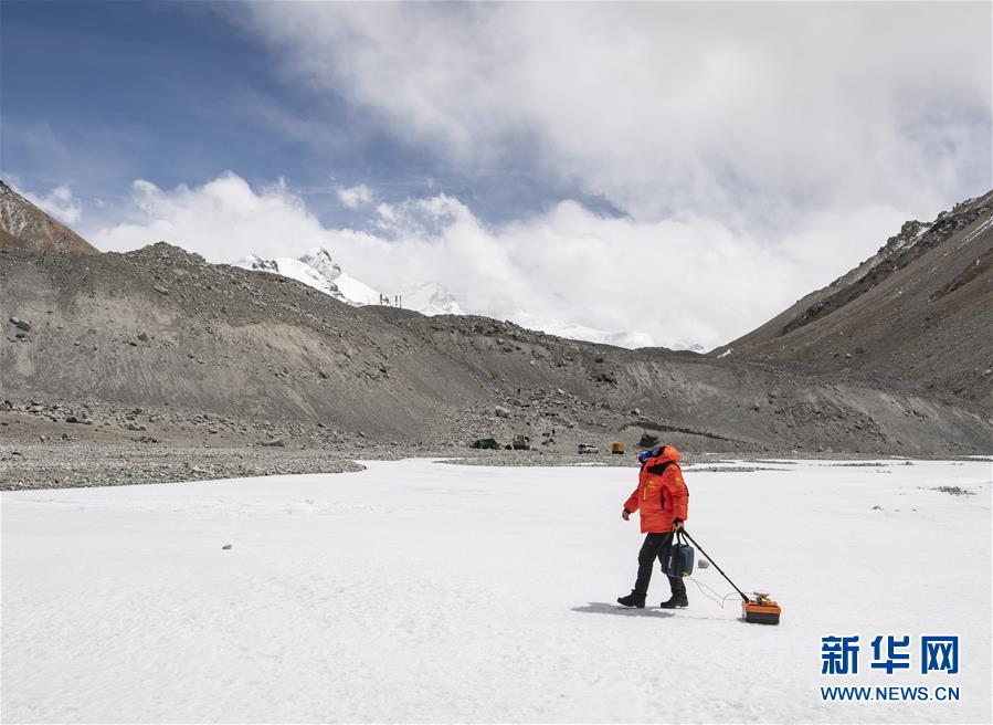 （新華全媒頭條·圖文互動(dòng)）（8）往更高處長(zhǎng)、往長(zhǎng)春北京方向移動(dòng)——來自海拔8848.86米的報(bào)告