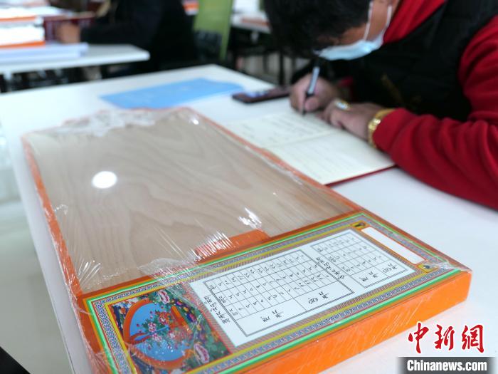 圖為天文歷算計(jì)算工具?！≈x牧 攝