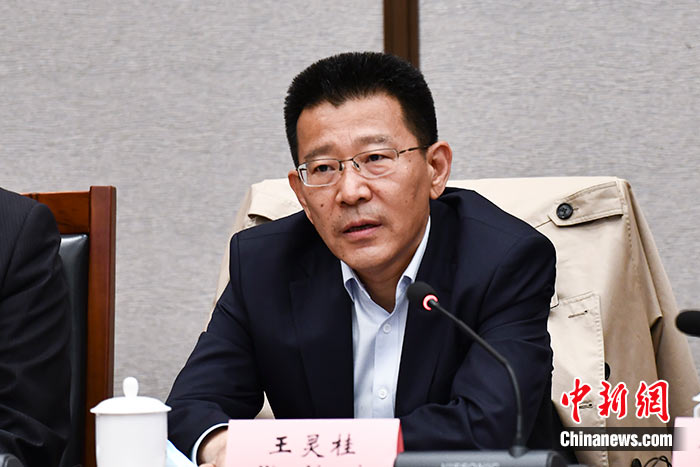 5月16日，由中國社會科學院西藏智庫、中國社會科學院民族學與人類學研究所主辦的第五屆西藏智庫國際論壇在北京舉行。中國社會科學院副院長王靈桂在致辭中表示，今年是西藏和平解放70周年，西藏人民團結奮斗，把貧窮落后的舊西藏建設成經濟發(fā)展、文化繁榮、社會進步、環(huán)境良好、生活幸福的社會主義新西藏，西藏歷史上第一次徹底消滅了絕對貧困，同全國人民一起，西藏各族人民已經走進全面建成小康社會的新時代，進入歷史發(fā)展的新坐標。 <a target='_blank' ><p  align=