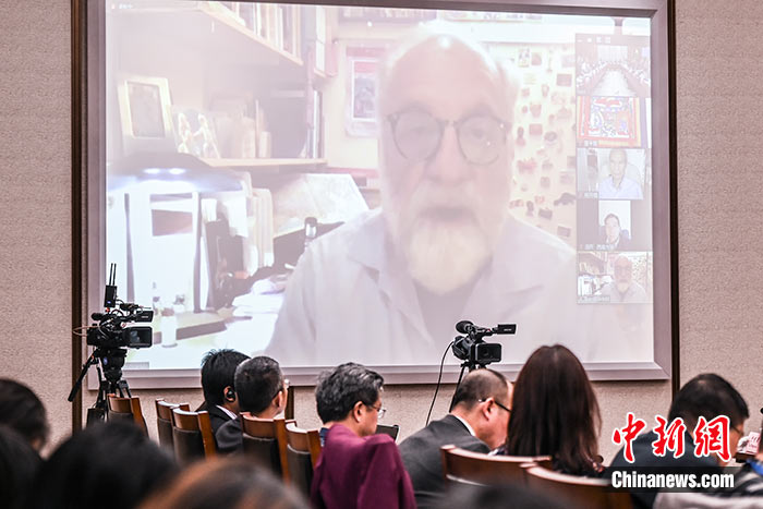 5月16日，由中國社會科學院西藏智庫、中國社會科學院民族學與人類學研究所主辦的第五屆西藏智庫國際論壇在北京舉行。美國紐約州立大學教授譚·戈倫夫在主旨演講中表示，自20世紀80年代以來，西方學者對西藏研究的范圍逐漸擴大，但西藏的語言和宗教仍然是最吸引西方學者的研究領域。 <a target='_blank' ><p  align=