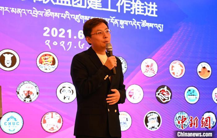 圖為中國(guó)舞蹈家協(xié)會(huì)街舞委員會(huì)常務(wù)副主任、秘書(shū)長(zhǎng)夏銳致辭?！≮w朗 攝