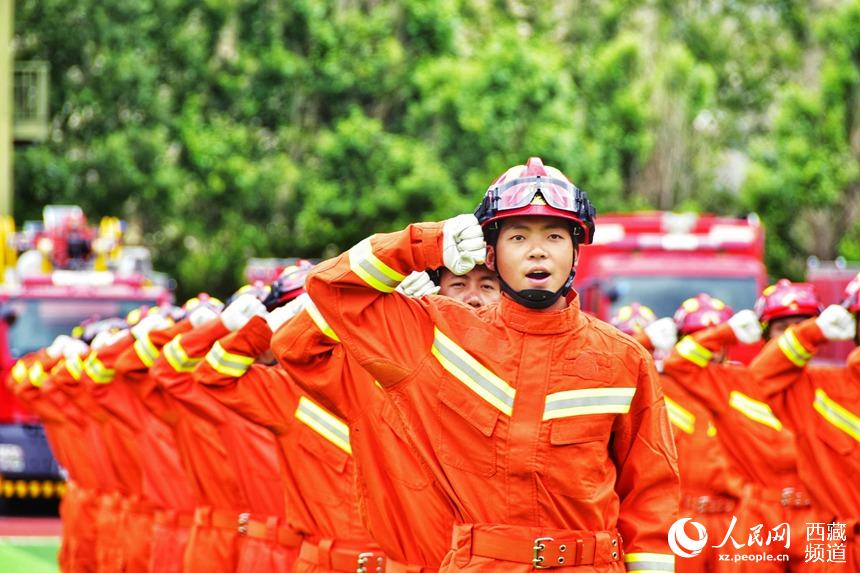 誓師大會現(xiàn)場。人民網(wǎng) 李海霞 攝
