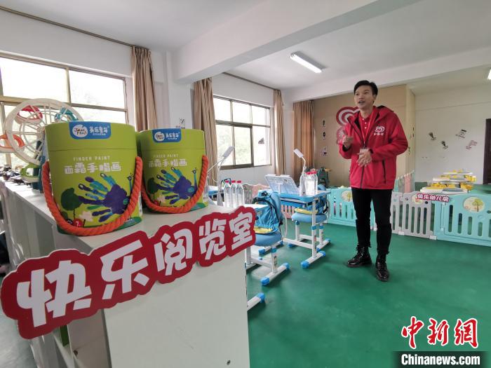 拉薩市堆龍德慶區(qū)幫普村的“心路文化空間”設(shè)有舒適的閱覽室?！≮w延 攝