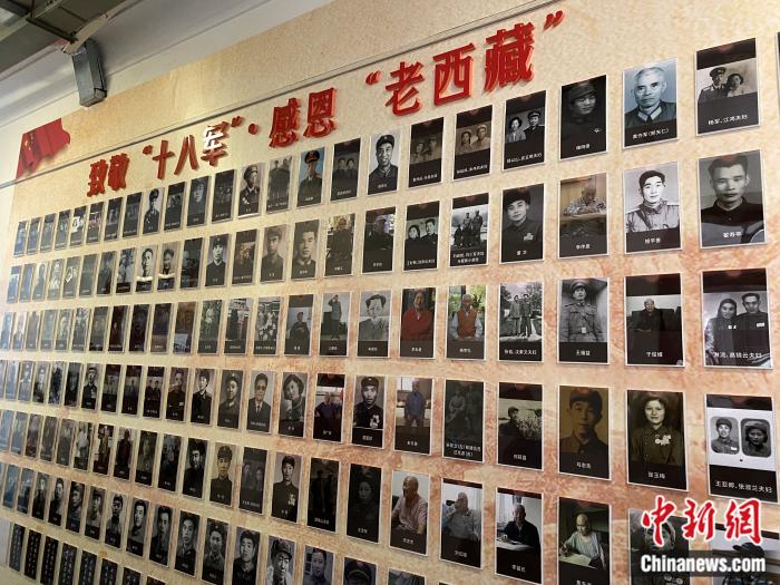 紅樓內的展示墻。彭寧鈴 攝