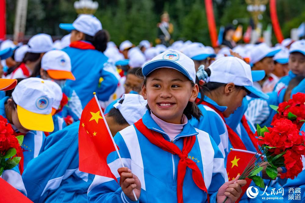 8月19日10時，慶祝西藏和平解放70周年大會在拉薩市布達(dá)拉宮廣場隆重舉行。徐馭堯 攝