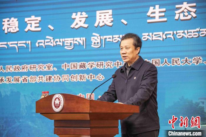 圖為西藏民族大學(xué)黨委書(shū)記、副校長(zhǎng)劉凱在開(kāi)幕式上致辭?！钪覍?攝