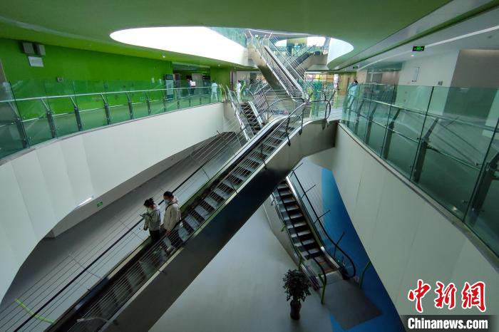 圖為西藏自治區(qū)婦產兒童醫(yī)院內景?！〗w波 攝