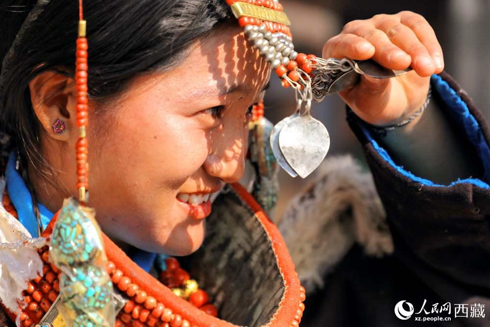 撩起“神秘面紗”。人民網(wǎng) 李海霞