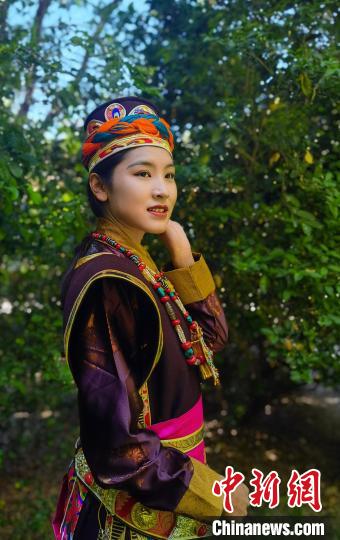 圖為國家級非遺項(xiàng)目——林芝工布藏族服飾?！±盍?攝